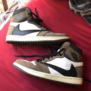 Jordan 1 Travis Scott